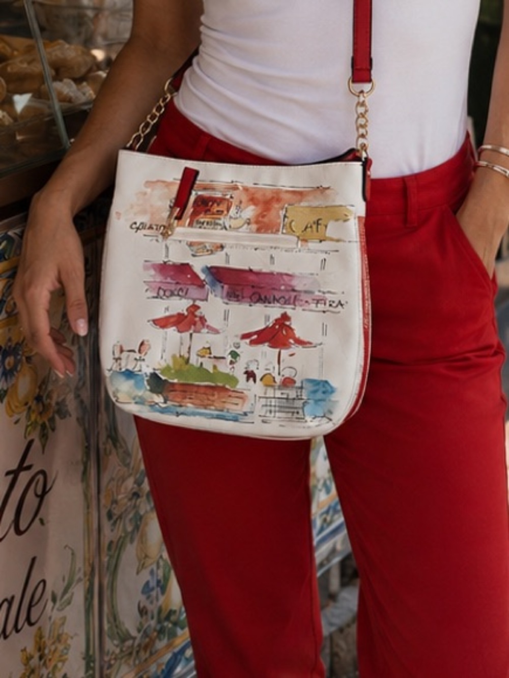 La Diva NWOT Expandable Artsy Crossbody Bag